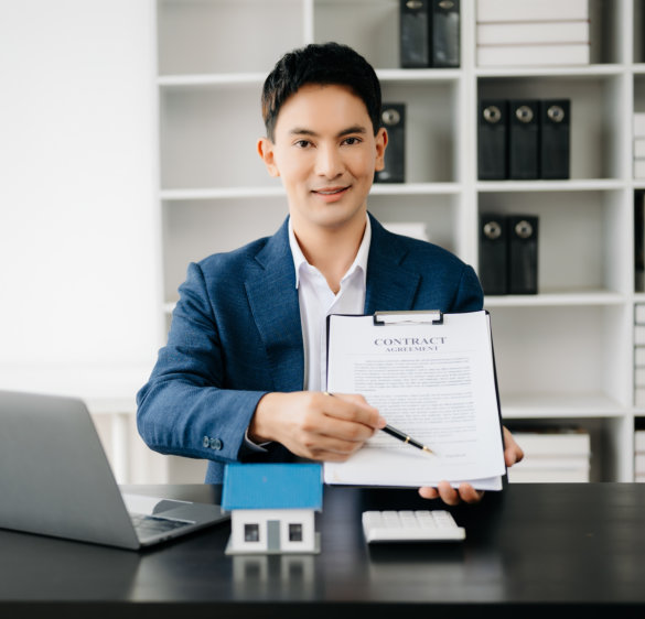 realtor holding contract