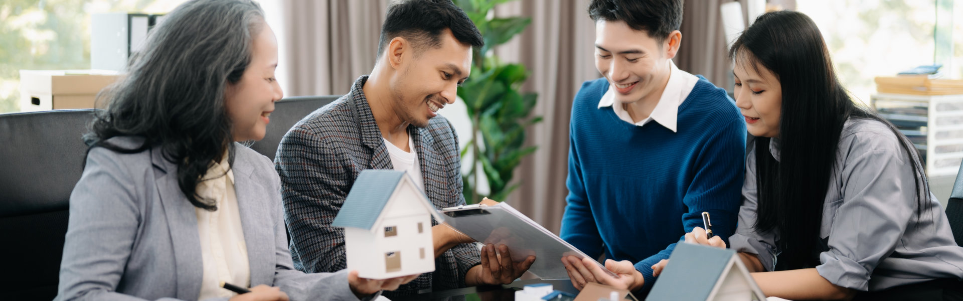 realtor and customer having a conversation
